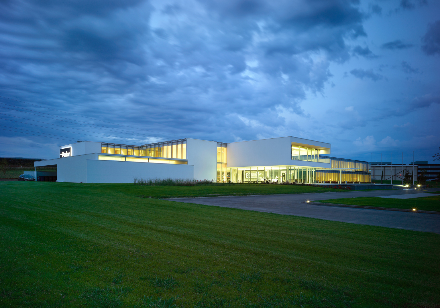 Warm lights create ambiance throughout entire building atParker Hannifin European Headquarters. Warm lights create ambiance throughout entire building atParker Hannifin European Headquarters.