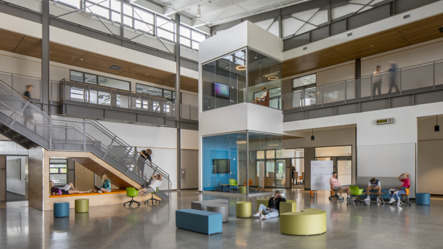 Learn pods stacked and overlooking central area at Discovery High School. Learn pods stacked and overlooking central area at Discovery High School.