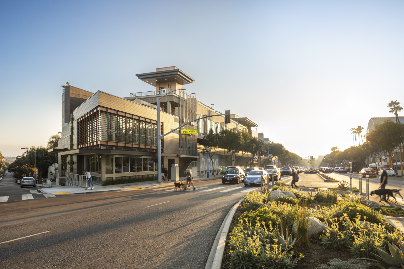 mixed use development with dining retail and pedestrian throughways